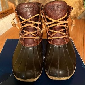 Women’s Size 7.5 Brown Sperry duck boots